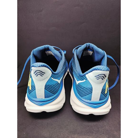 Athletic_Shoes